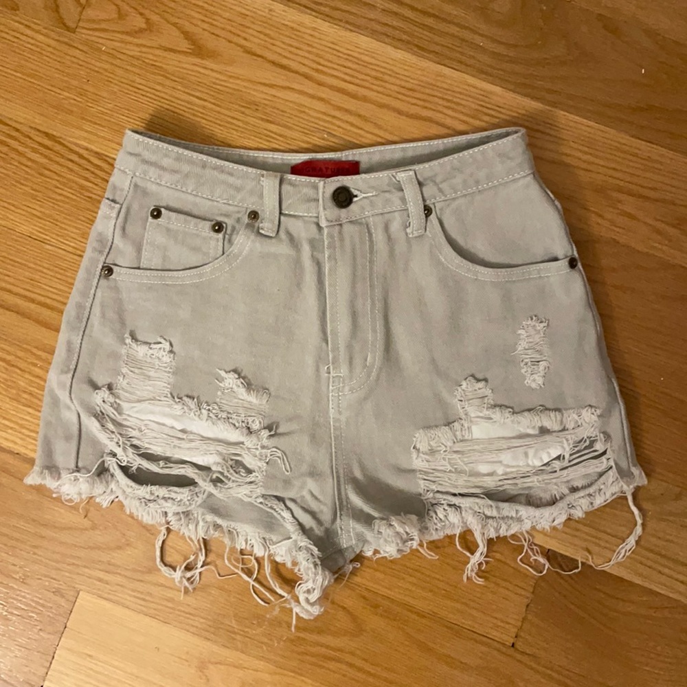 Signature8 high rise ripped shorts! Size small. About 24-26 inch waist